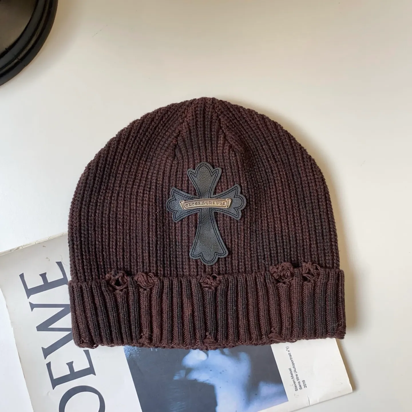🆕25 autumn and winter new style ⚜️Cro heart cross logo knitted hat 🛒Korean style versatile and fashionable style ✨Beige Gray Brown Black